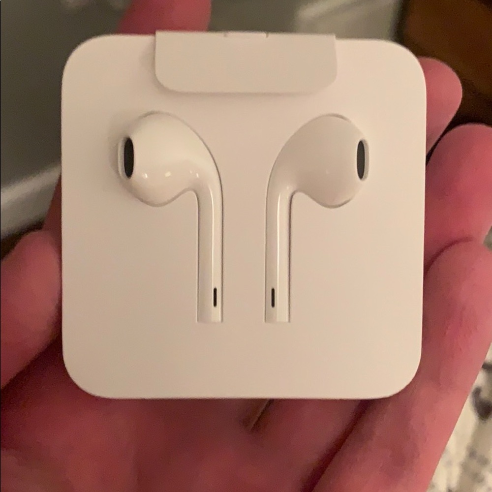 Brand new apple headphones for newer iPhones